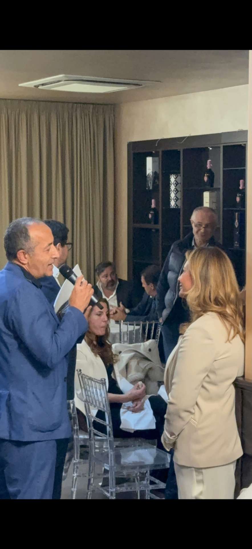 Conversazioni tra i soci a bordo sala